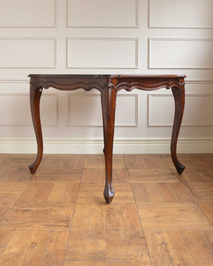 テーブルの後ろ