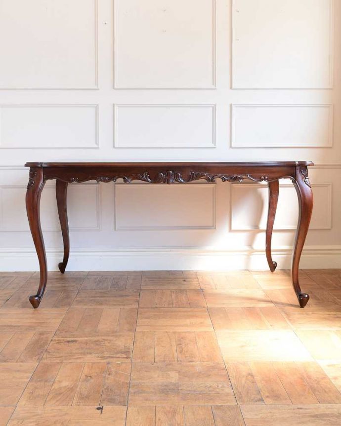 テーブルの後ろ