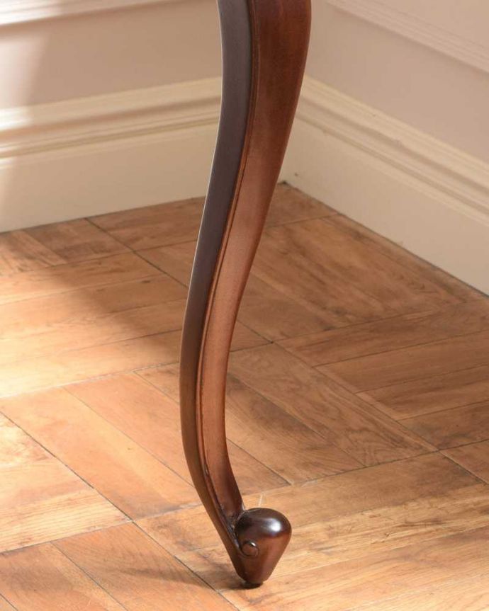 アンティーク風家具の脚