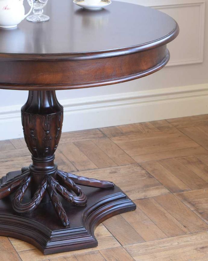 アンティーク家具屋が選んだ、アンティーク風のラウンドテーブル(y-280