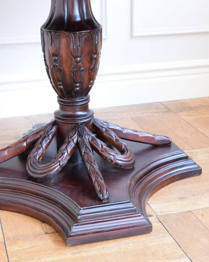 アンティーク風家具の脚