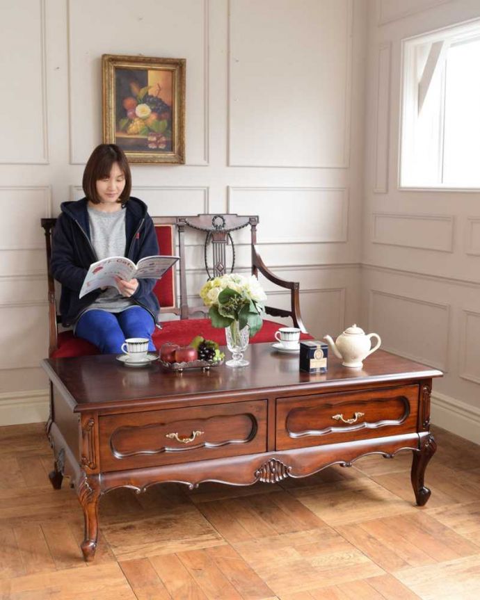 アンティーク調のセンターテーブル