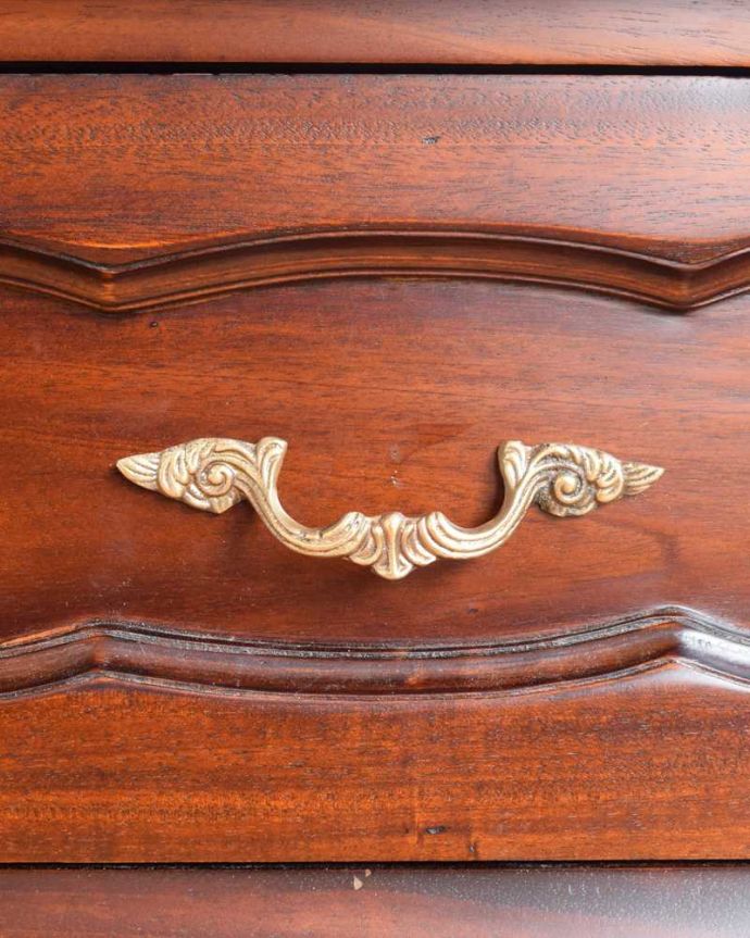 テーブルの引き出しの取っ手