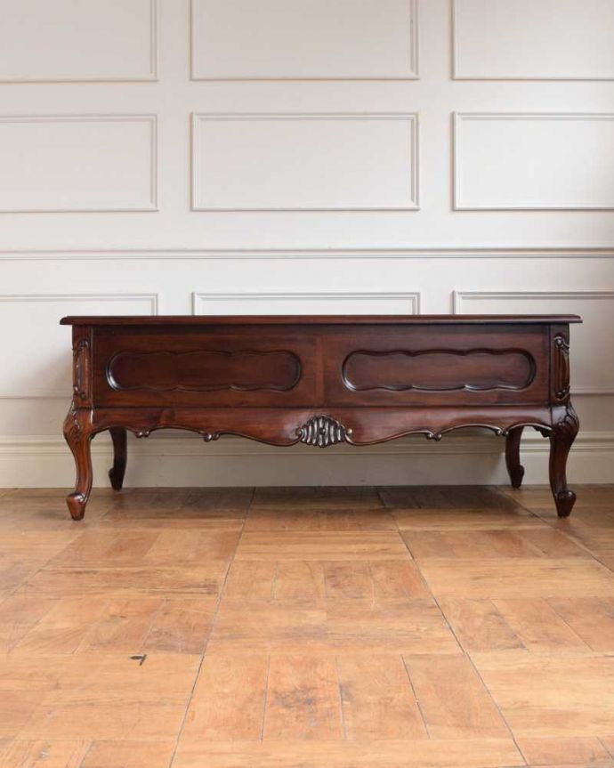 センターテーブルの後ろ