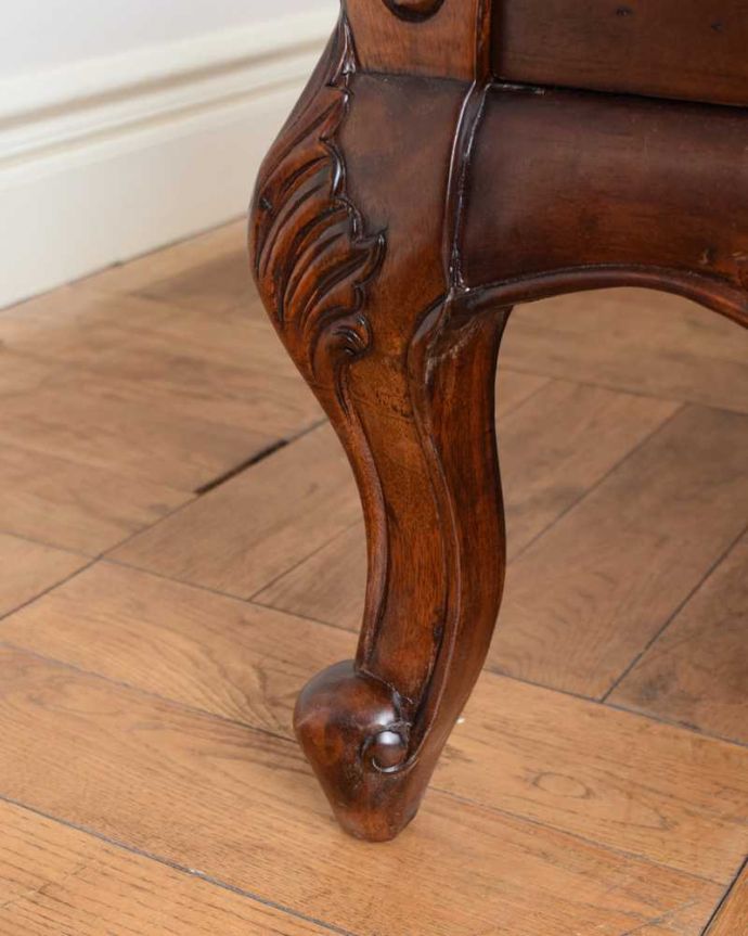 アンティーク風家具の脚