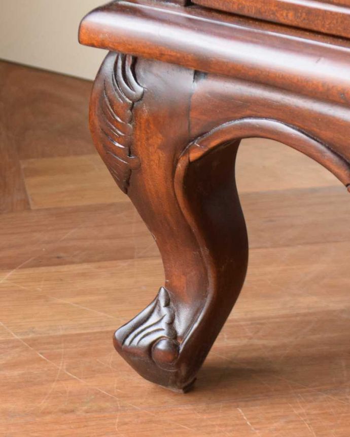 テレビボードの脚