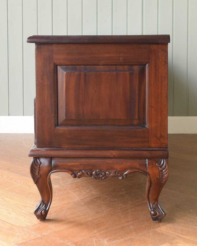 テレビボードの側面