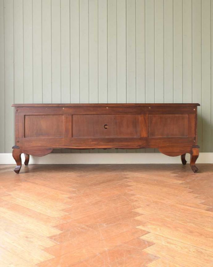 テレビボードの後ろ