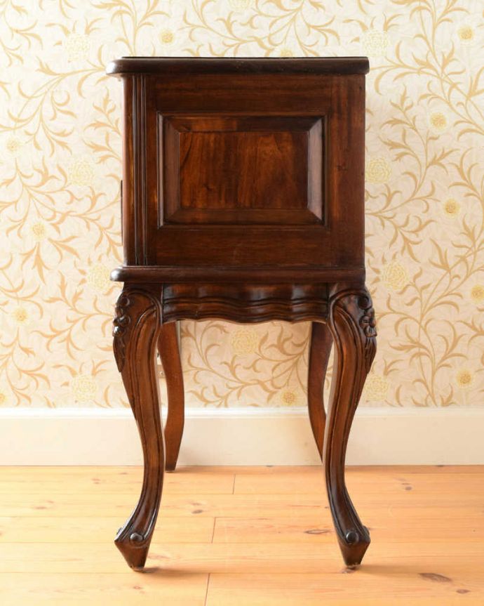 サイドチェストの側面