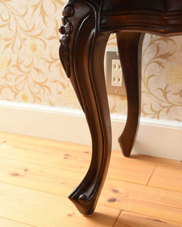 サイドチェストの脚