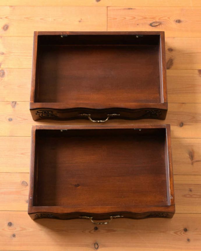 アンティーク風サイドチェストの引き出し