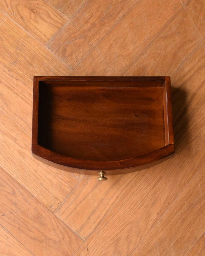 アンティーク風の家具 アンティーク風 アンティーク家具屋が選んだ、引き出し付きのアンティーク風のコーナーテーブル。引き出しも付いてます。(y-290-f)