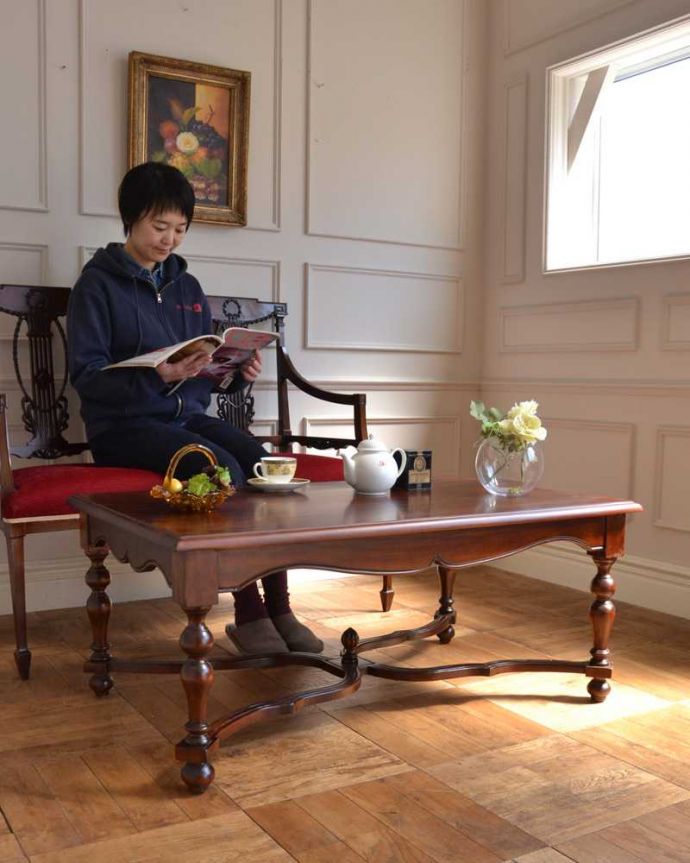 アンティーク調のセンターテーブル