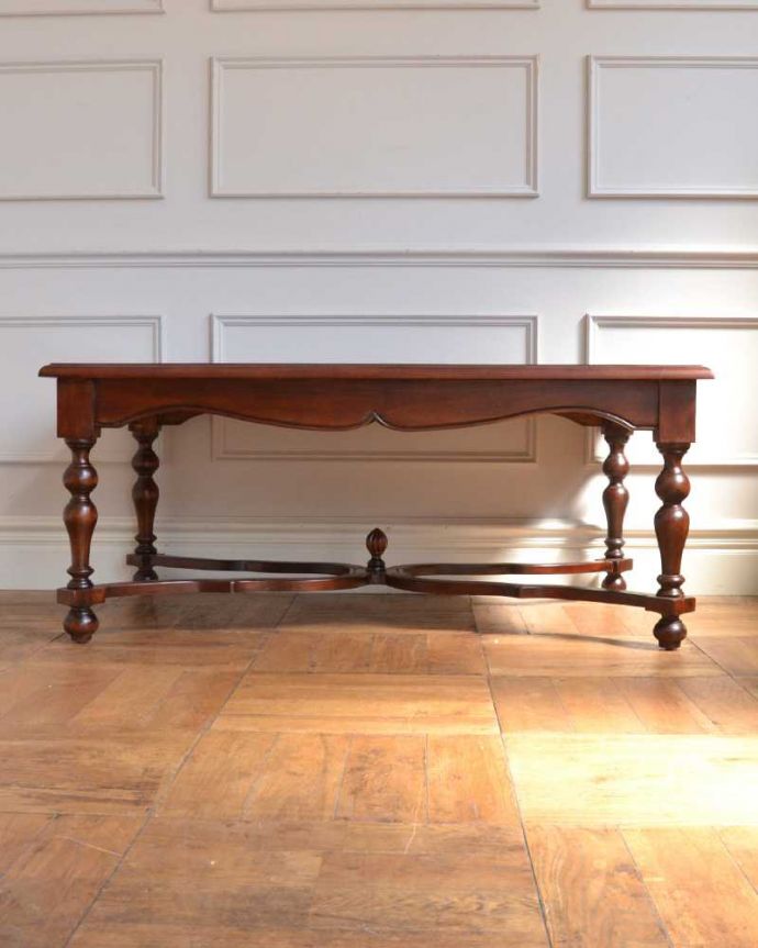 センターテーブルの後ろ