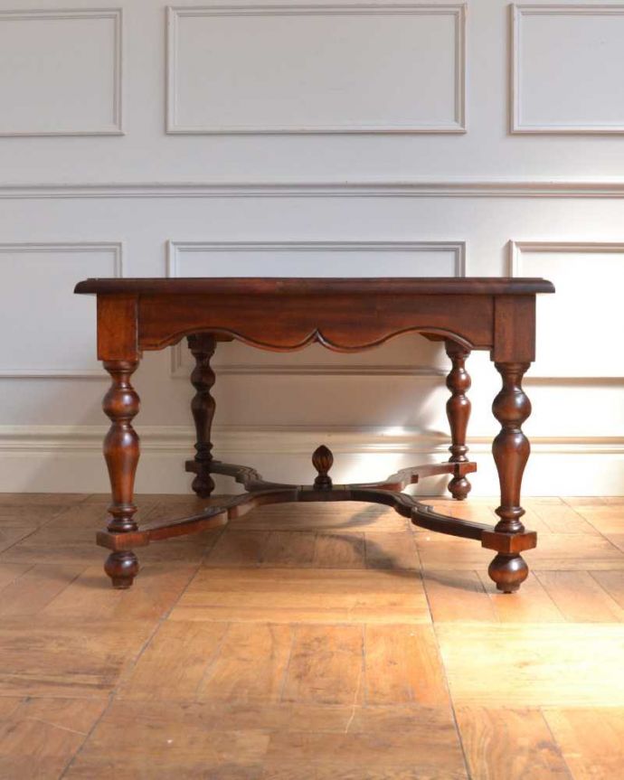 センターテーブルの横面