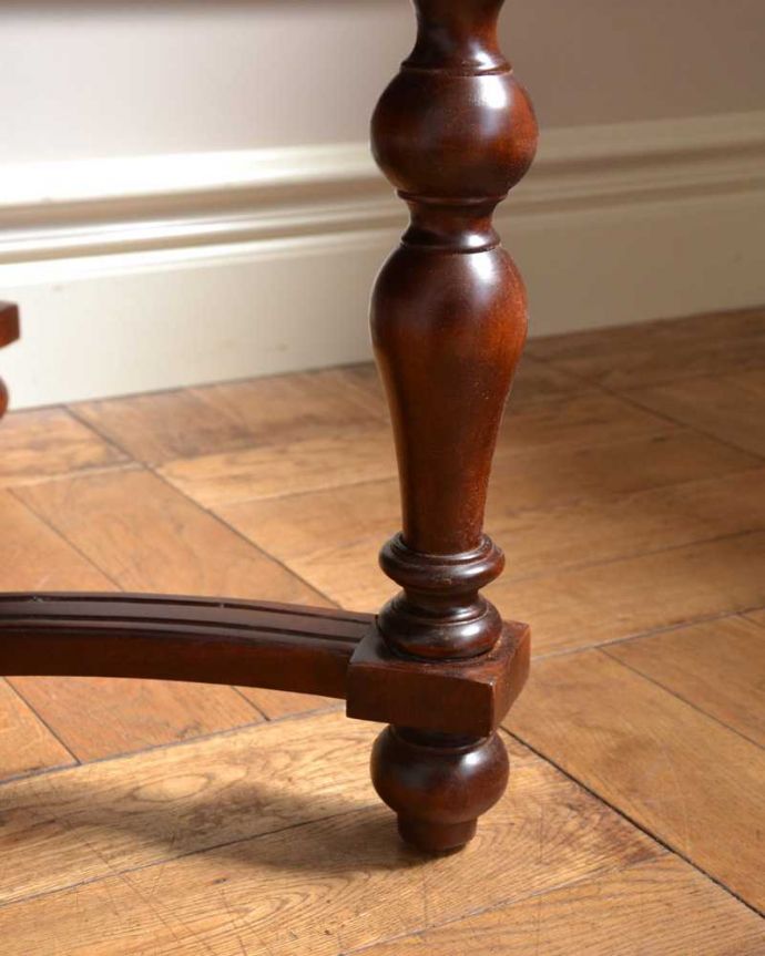 アンティーク風家具の脚