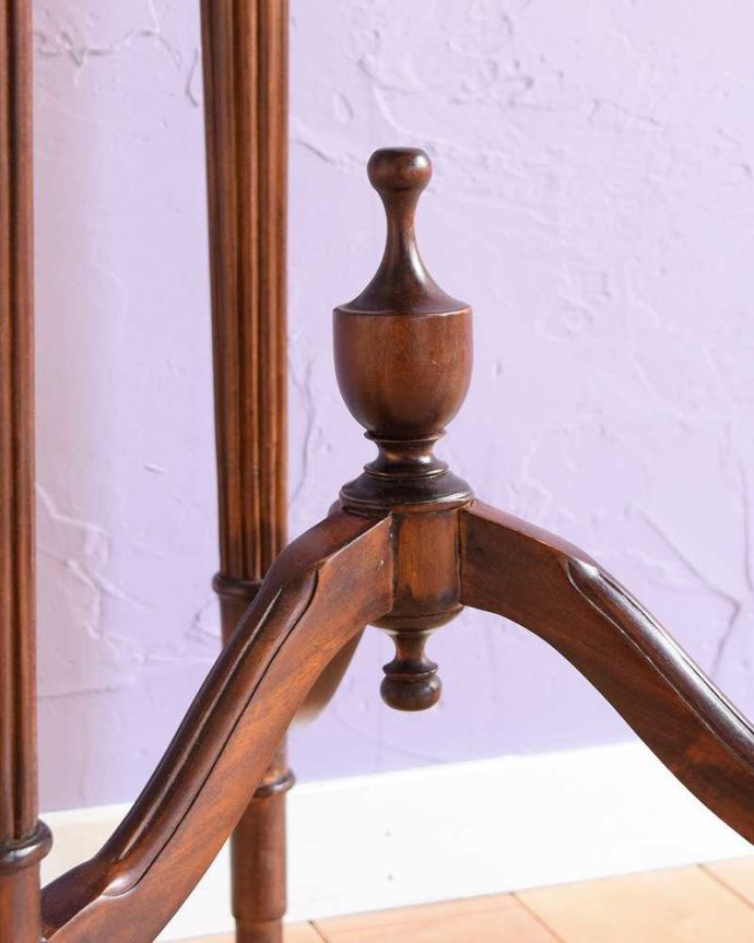 プランツスタンドの彫