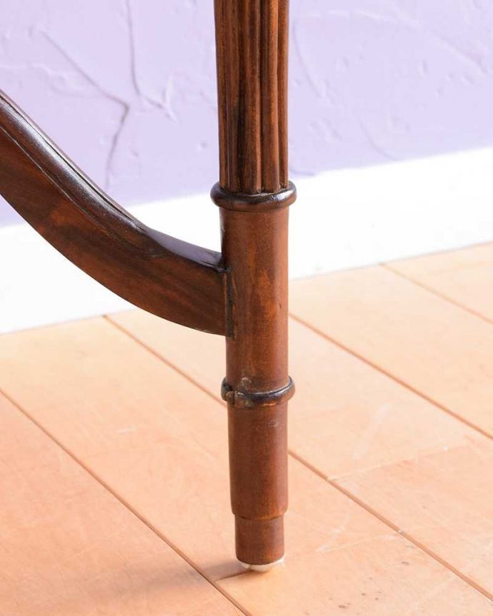 アンティーク風家具の脚