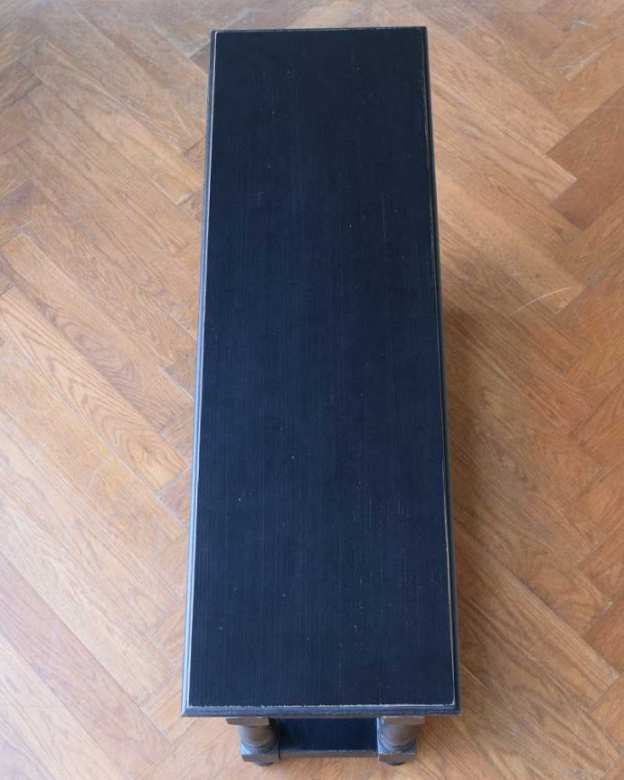 アンティーク風の家具　アンティーク風　アンティーク家具屋が選んだ、アンティーク風のコンソールテーブル。天板の形を見てみると･･･テーブルの形を上から見ると、こんな感じです。(y-297-f)