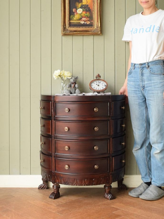 アンティーク風のチェスト