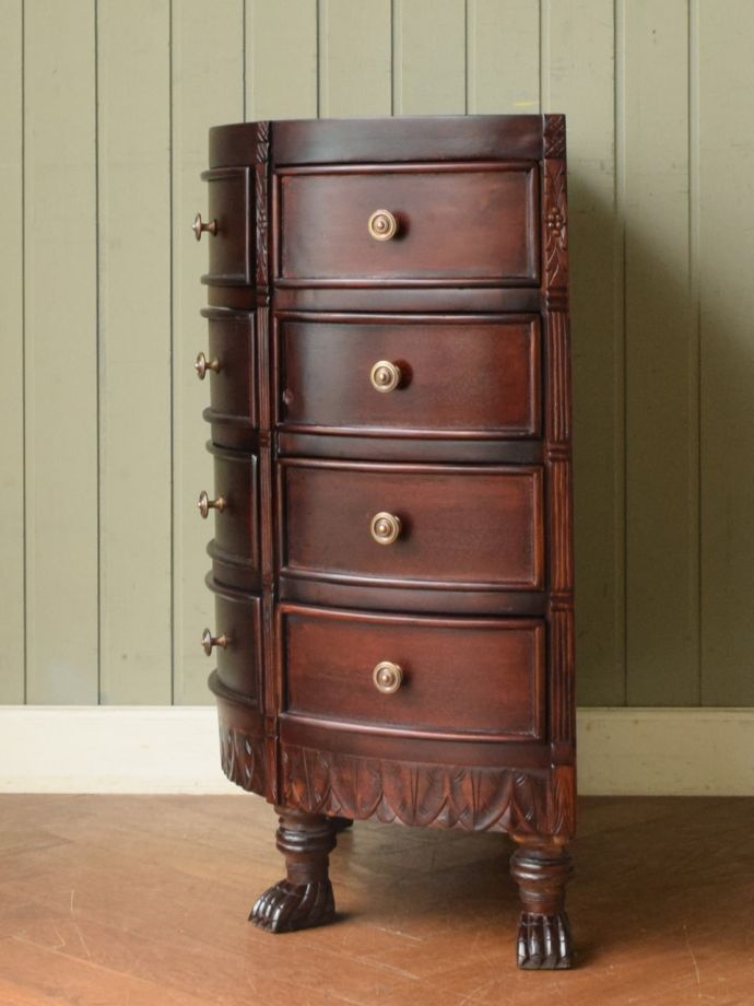 アンティーク家具屋が選んだ、アンティーク風のハーフムーンチェスト(y