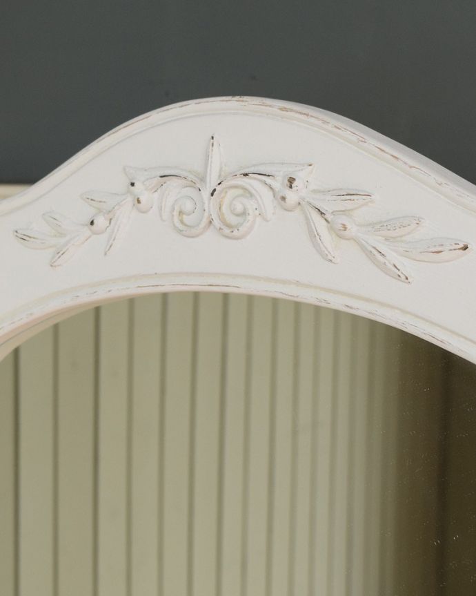 ミラー・時計 インテリア雑貨 全身を映し出すことが出来る便利な鏡、アンティーク風シュバルミラー。一瞬でお姫様気分にしてくれますトップの女性らしい装飾が身支度する時間を特別なものにしてくれます。(y-299-f)