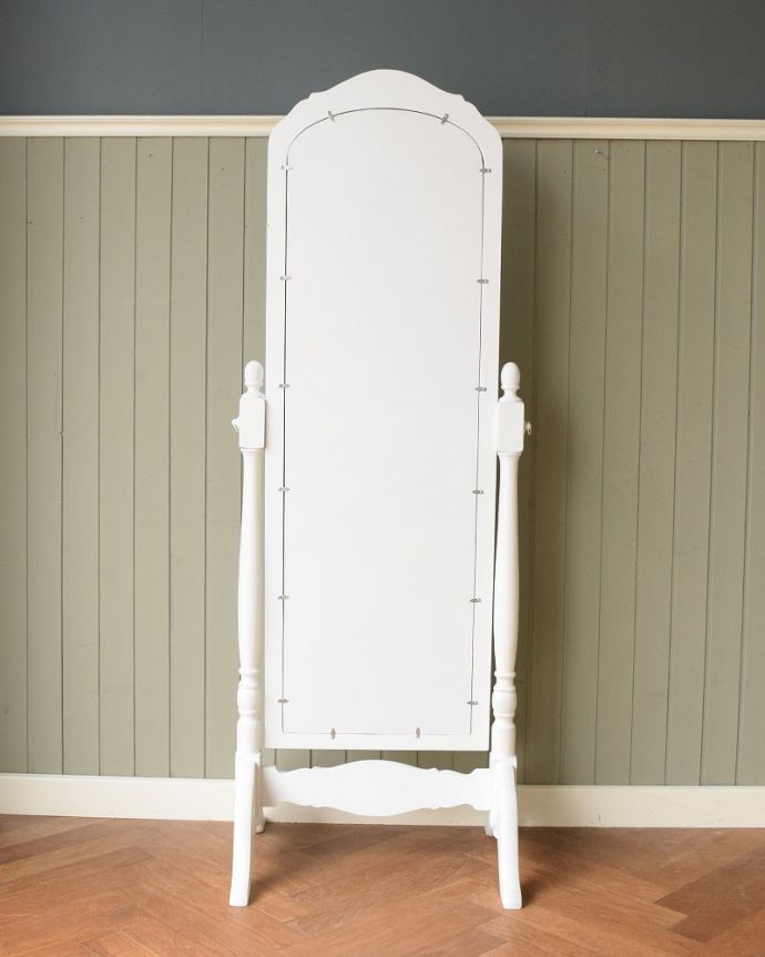 ミラー・時計 インテリア雑貨 全身を映し出すことが出来る便利な鏡、アンティーク風シュバルミラー。後ろから見ると・・・裏はこんな感じです。(y-299-f)