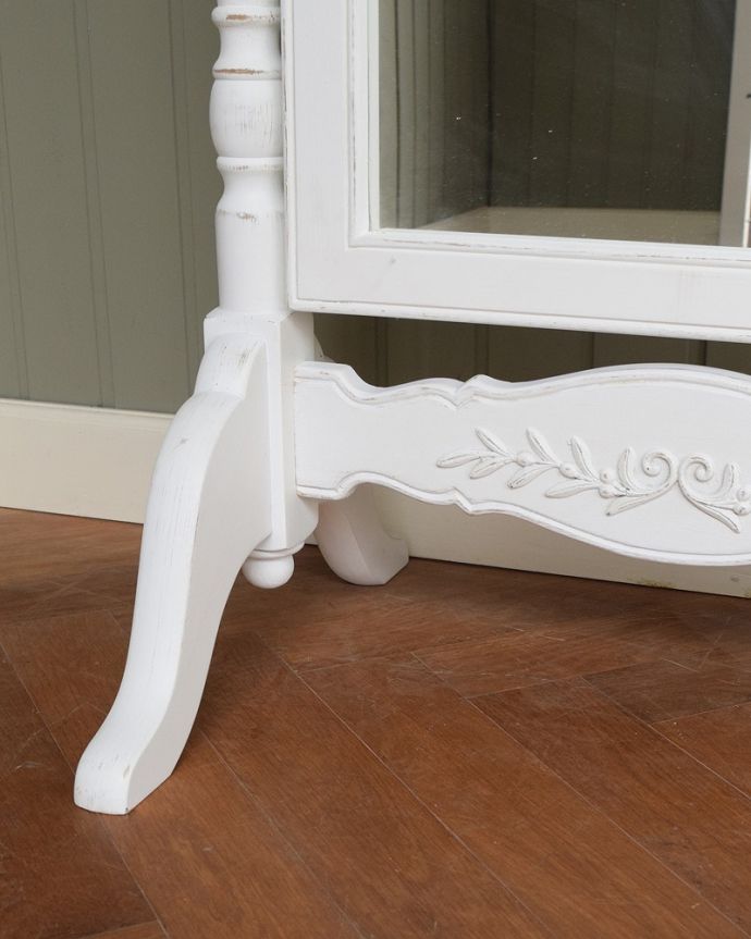 ミラー・時計 インテリア雑貨 全身を映し出すことが出来る便利な鏡、アンティーク風シュバルミラー。持ち上げなくても大丈夫!Handleの家具は、脚の裏にフェルトキーパーをお付けしています。(y-299-f)