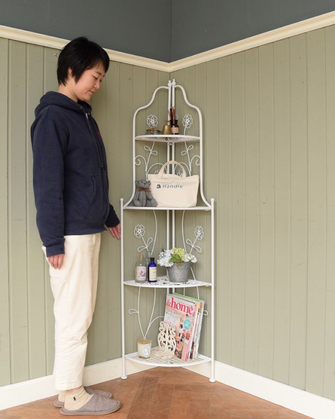 コーナー用 アンティーク風 お花模様が華やかなコーナー用アンティーク風プランタースタンド(折り畳み式)。角にピタッと置けますお花の柄が可愛いプランタースタンドです。(y-304-f)