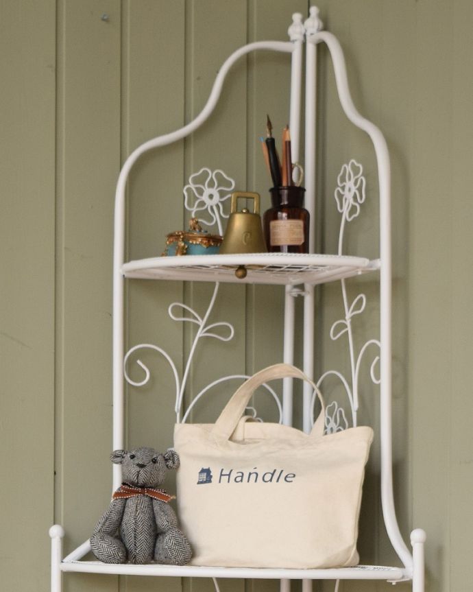 コーナー用 アンティーク風 お花模様が華やかなコーナー用アンティーク風プランタースタンド(折り畳み式)。可愛いお花の柄可愛いお花の柄がたっぷり!自分流の使い方で自由に使ってください。(y-304-f)