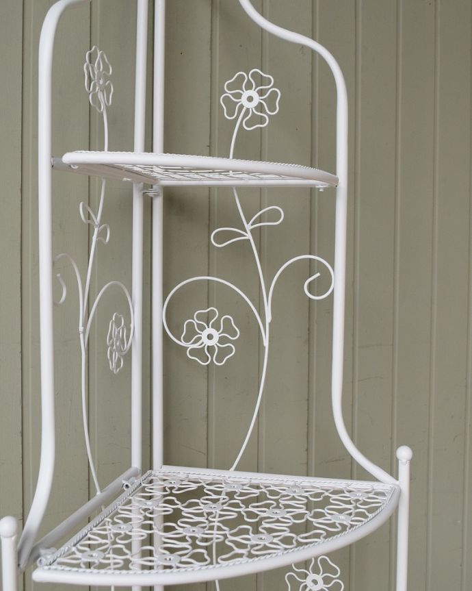 コーナー用 アンティーク風 お花模様が華やかなコーナー用アンティーク風プランタースタンド(折り畳み式)。美しい装飾にもうっとり…細いアイアンで模られた女性らしい優雅なデザインです。(y-304-f)