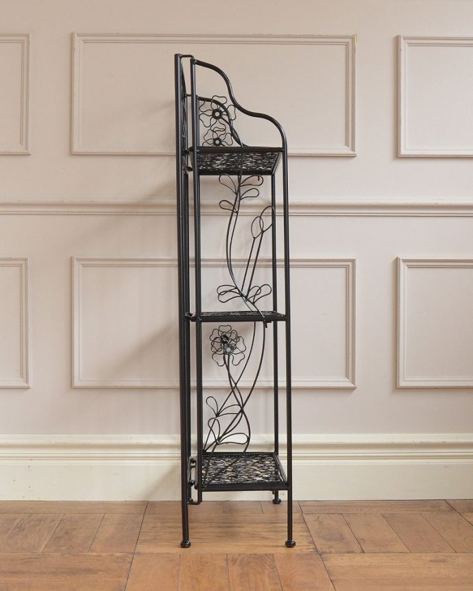 アンティーク風家具の横