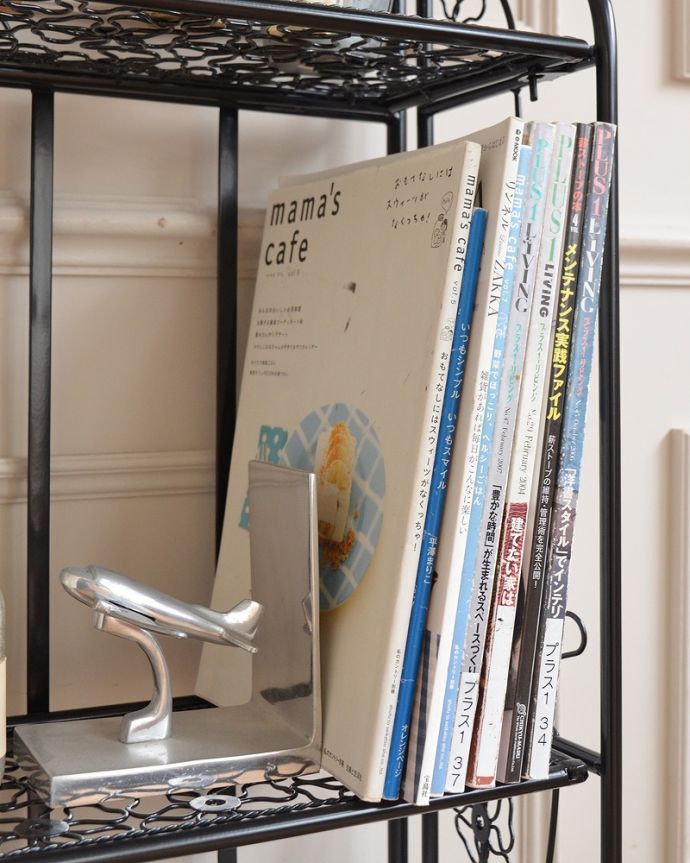 収納たっぷりのアイアンの家具