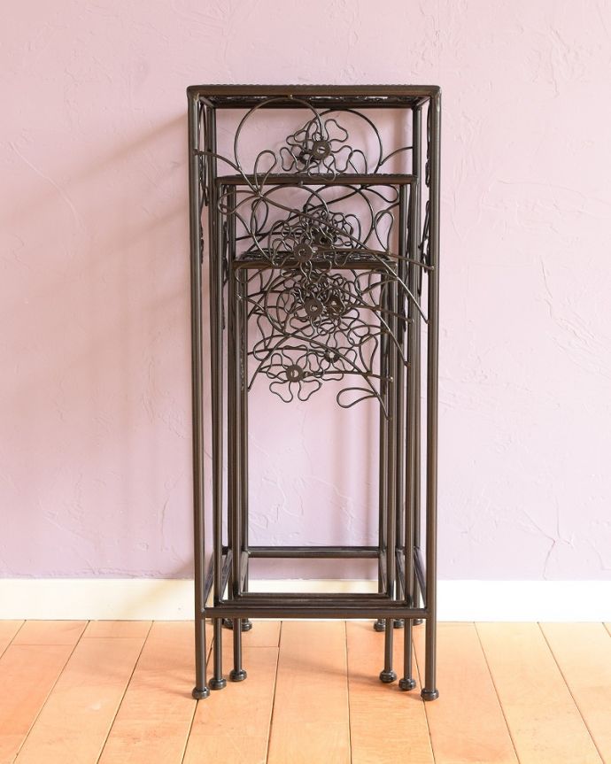 フラワースタンドの後ろ姿