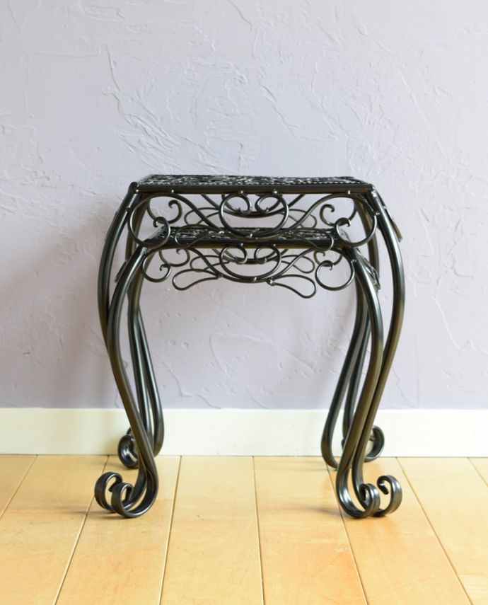 フラワースタンドの後ろ姿