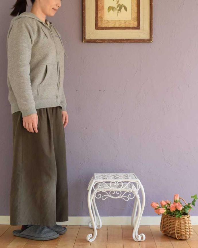 アンティーク風のフラワースタンド