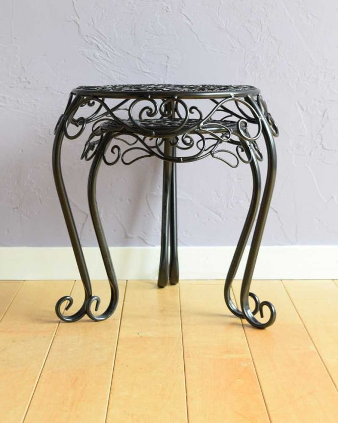 フラワースタンドの後ろ姿