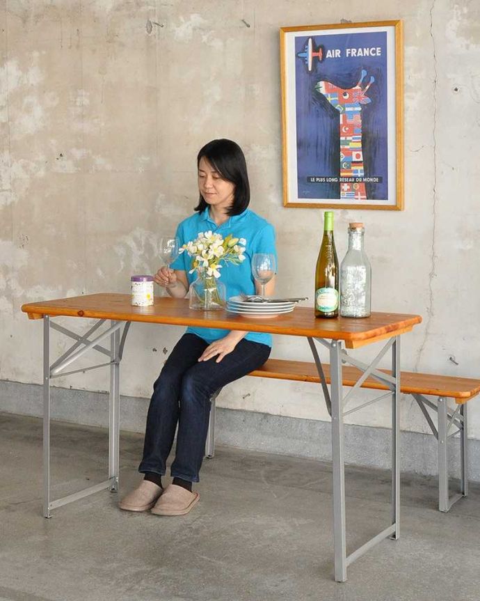 アンティーク風の家具　アンティーク風　折り畳みができるモミの木のアンティーク風ガーデンテーブル（ビアテーブル）。アイアン×木のガーデンテーブルアンティークをモチーフにしたガーデンテーブル。(y-319-f)