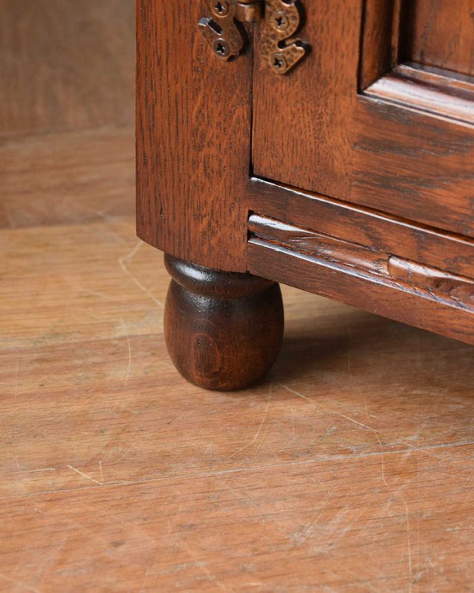 テレビボードの脚