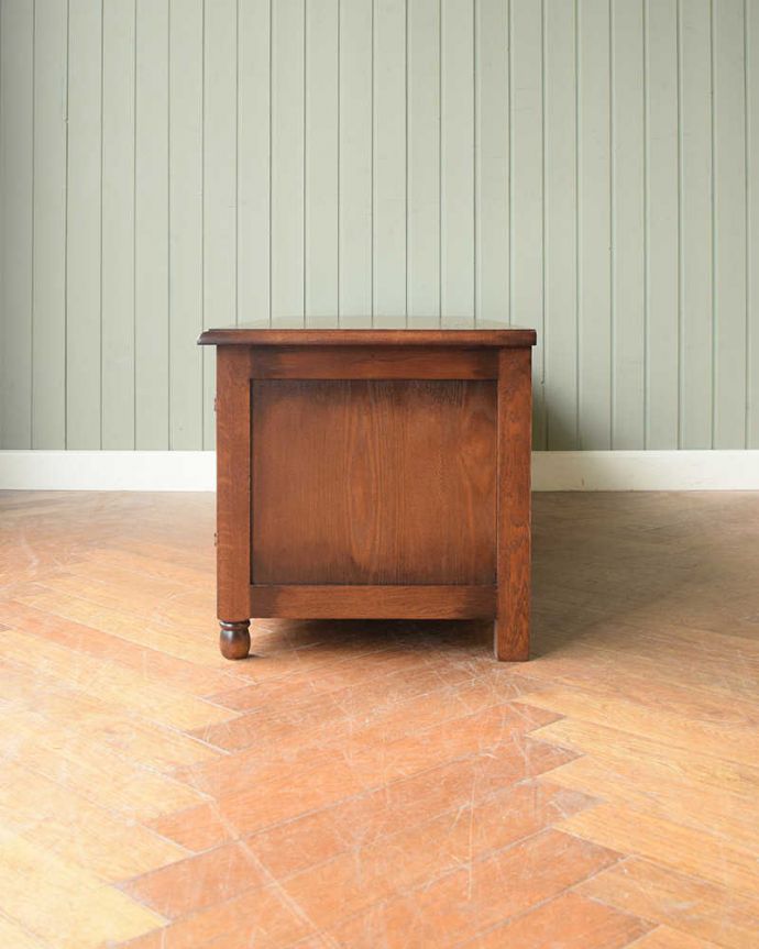 テレビボードの側面