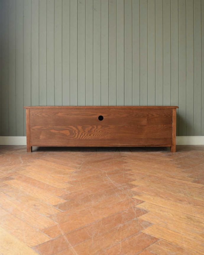 テレビボードの後ろ