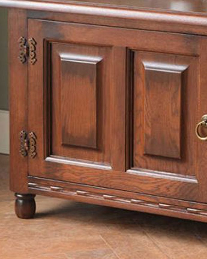 テレビボードの装飾