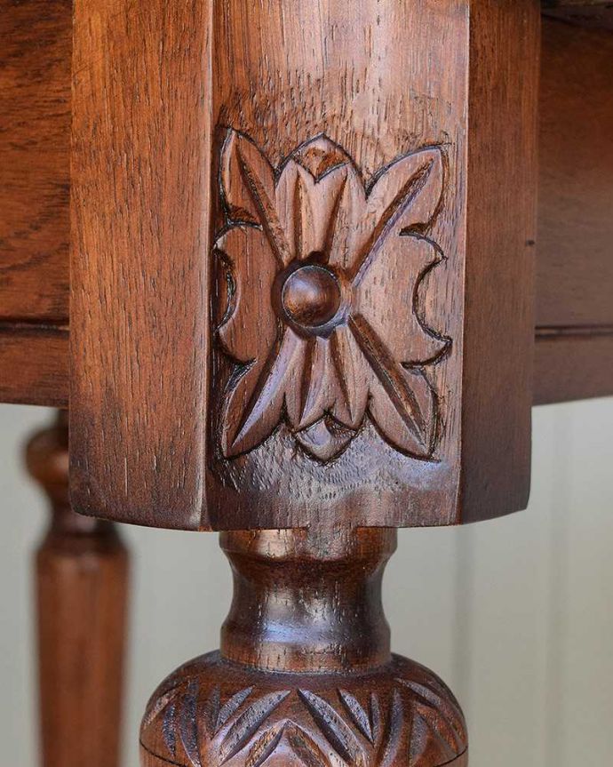 アンティーク風家具の装飾