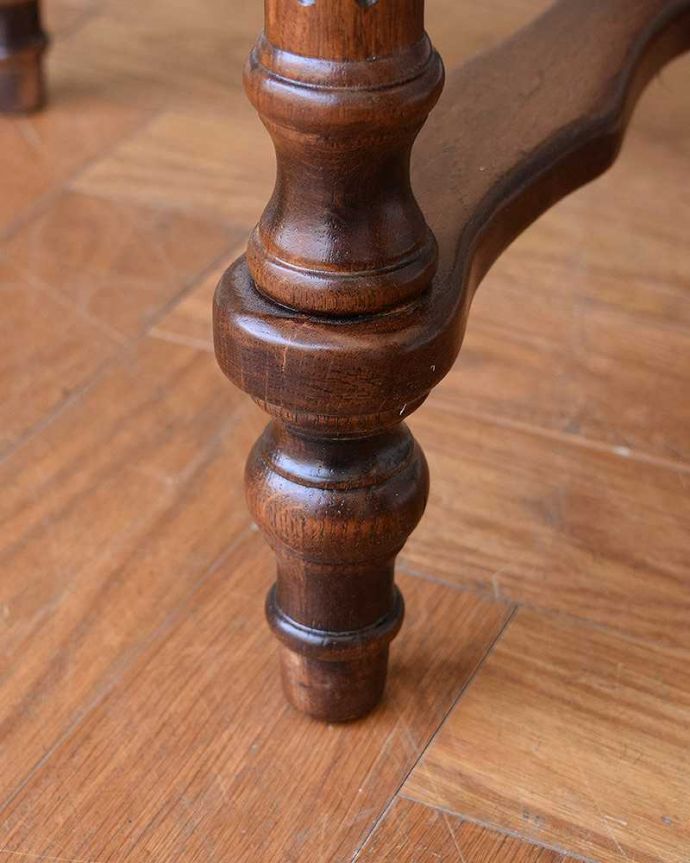 アンティーク風家具の脚