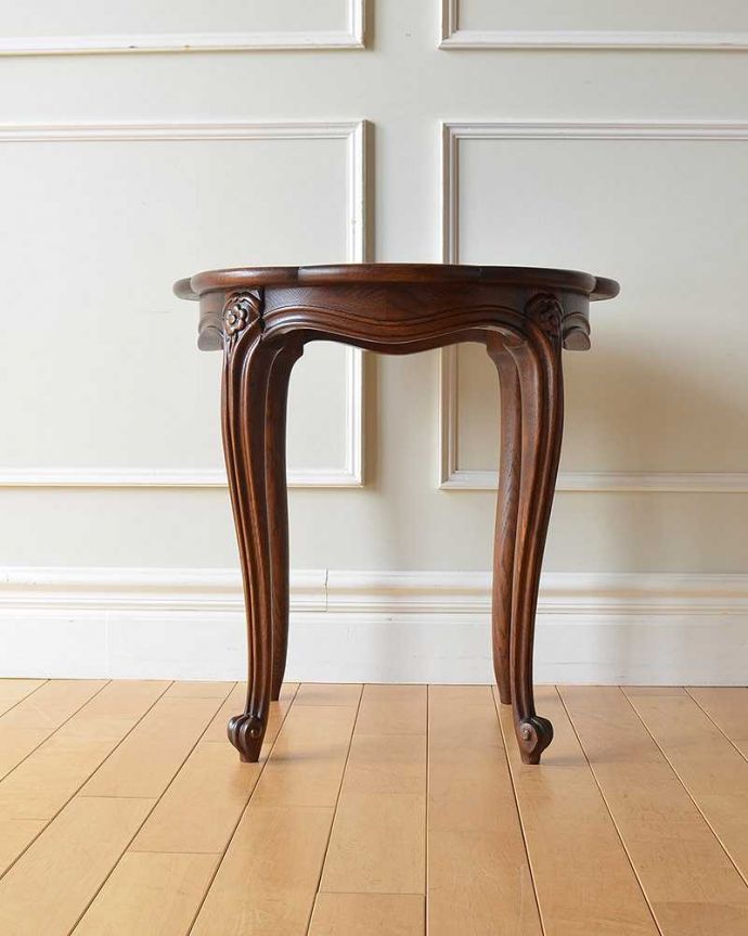 センターテーブルの横面