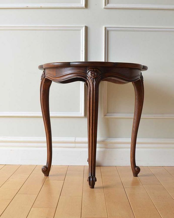 センターテーブルの後ろ