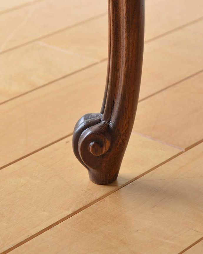 アンティーク風家具の脚