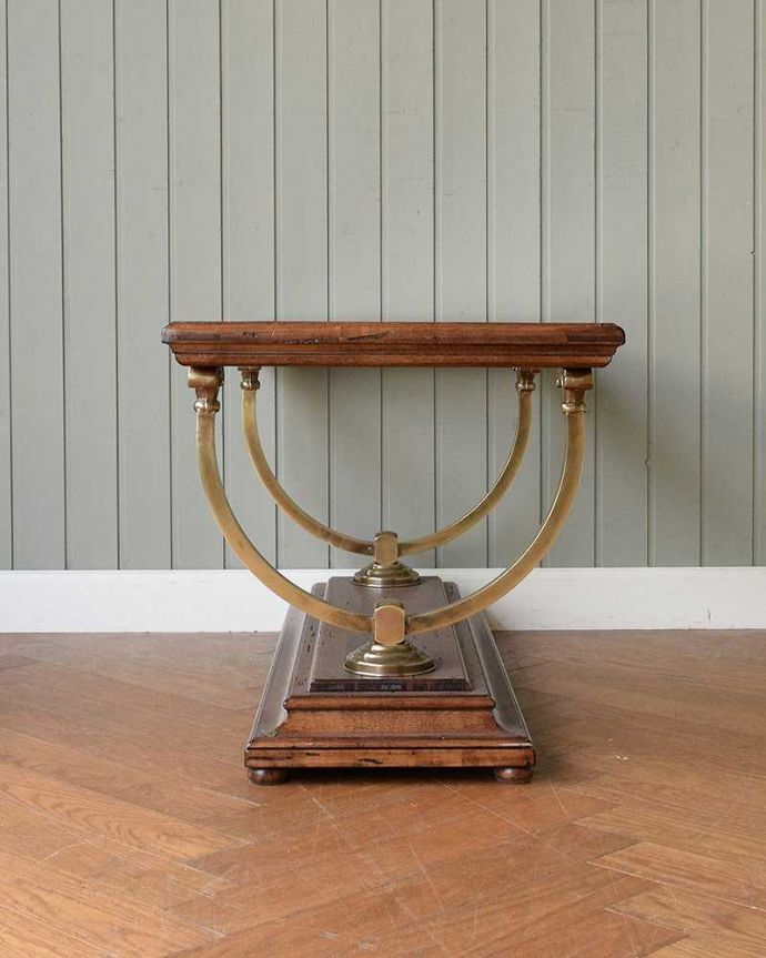 リビングテーブルの側面