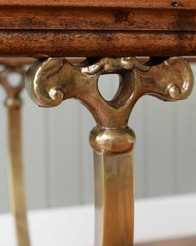 アンティーク風家具の装飾