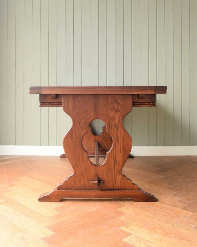 伸長式テーブルの横